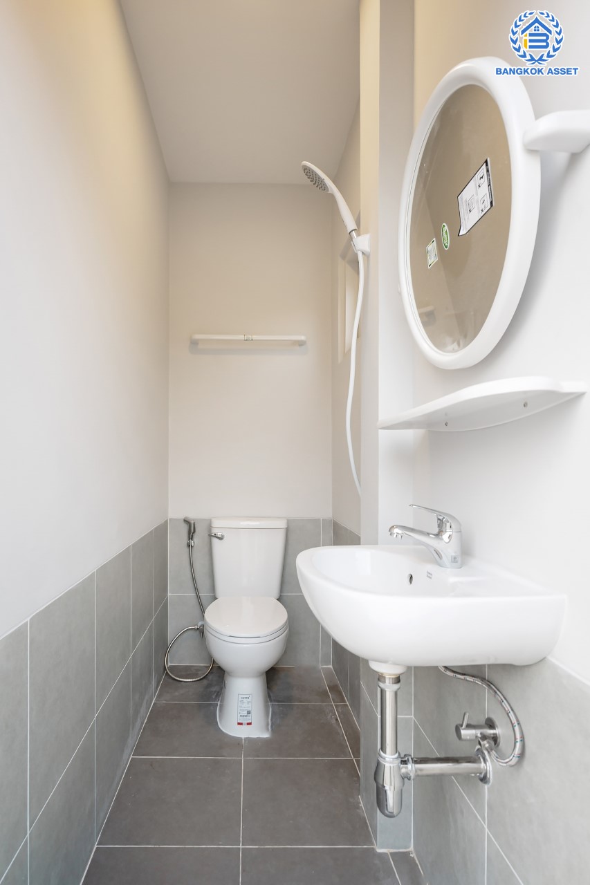 บ้านมือสองตกแต่งใหม่ ม.ธนทอง เอลลิแกนท์โฮม บางบอน4 รองรับทุกความสุข เนื้อที่ 118.1 ตร.ว. ฟังก์ชัน 5 ห้องนอน 5 ห้องน้ำ 1 ห้องแม่บ้าน จอดรถได้ 2 คัน พร้อม Living Area กว้างขวาง บนทำเลใกล้ทางด่วนเพชรเกษม, The Mall บางแค เชื่อมต่อ ถ.พุทธมณฑลสาย4 และ ถ.กาญจนาฯ